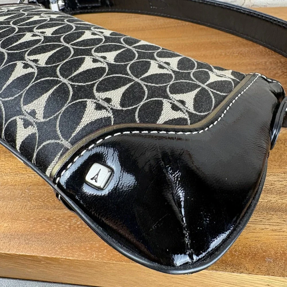 La Tour Eiffel Y2K Baguette Shoulder Bag Black Monogram‎ Patent Trim